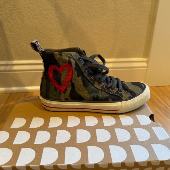 Desigual Camo Heart High-Top Sneakers – Women’s Size 6 - Picture 2 of 7